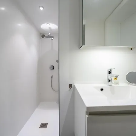 George By Interhome *